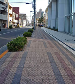 かっぱ橋商店街（東京都）使用製品：カラー平板