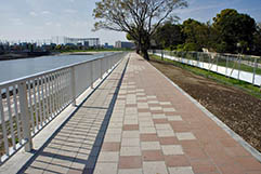 平和島運河（東京都）　太平洋プレコン工業　遮熱ILB　使用製品：遮熱性平板