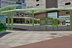 八王子駅南口広場（東京都）　太平洋プレコン工業　アートスルー　使用製品：透水性平板
