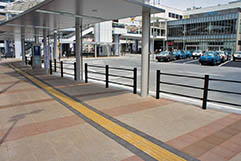 川越駅西口広場（埼玉県）　太平洋プレコン工業　グランパムH　使用製品：透水性平板