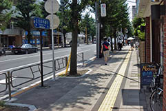 東京都八王子市（東京都）使用製品：透水性平板