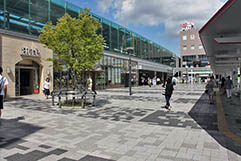 JR浦和駅東口駅前広場整備工事（埼玉県）　使用製品：研磨平板