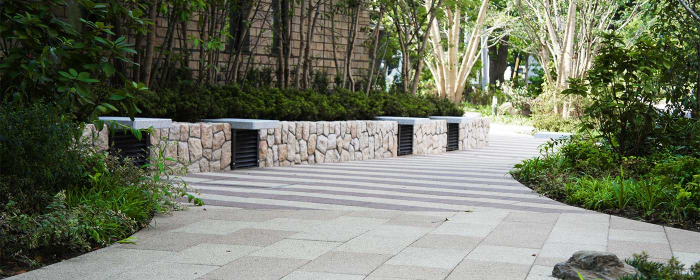 オーベル芦花公園に擬石平板が採用されました。