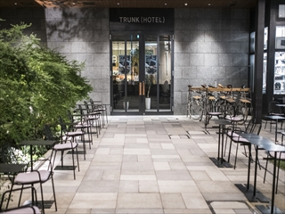 渋谷にある渋谷にあるブティックホテル「TRUNK（HOTEL）」に採用されたコンクリート平板